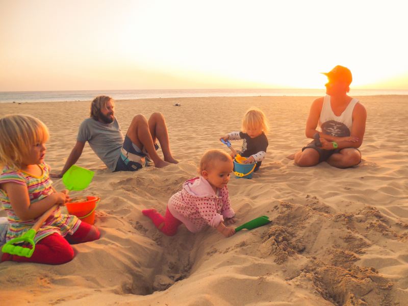 Kinderbetreuung am Strand